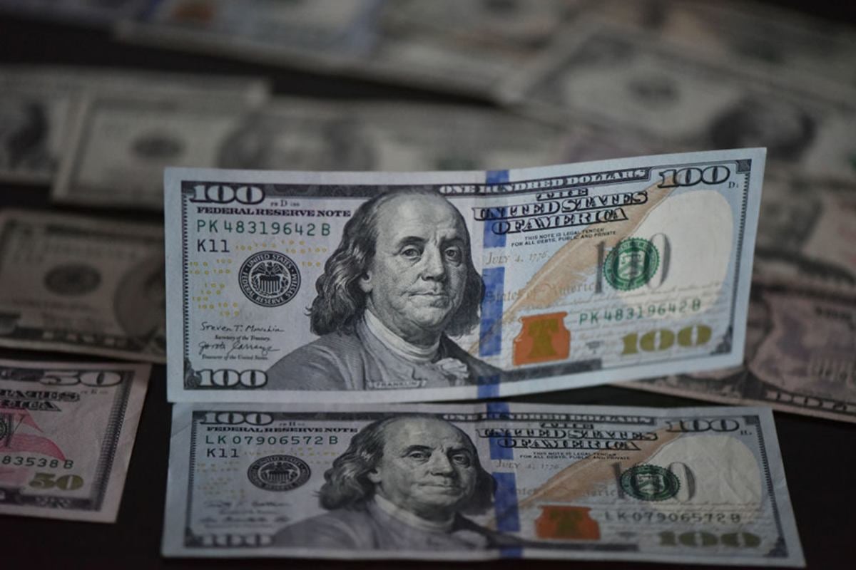 Dólar recua com fim da guerra no radar e à espera de discurso de Trump