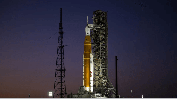 Por que a missão Artemis II da NASA vai chegar à Lua, mas ninguém vai pousar?