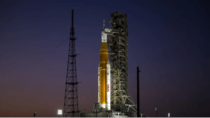 Por que a missão Artemis II da NASA vai chegar à Lua, mas ninguém vai pousar?